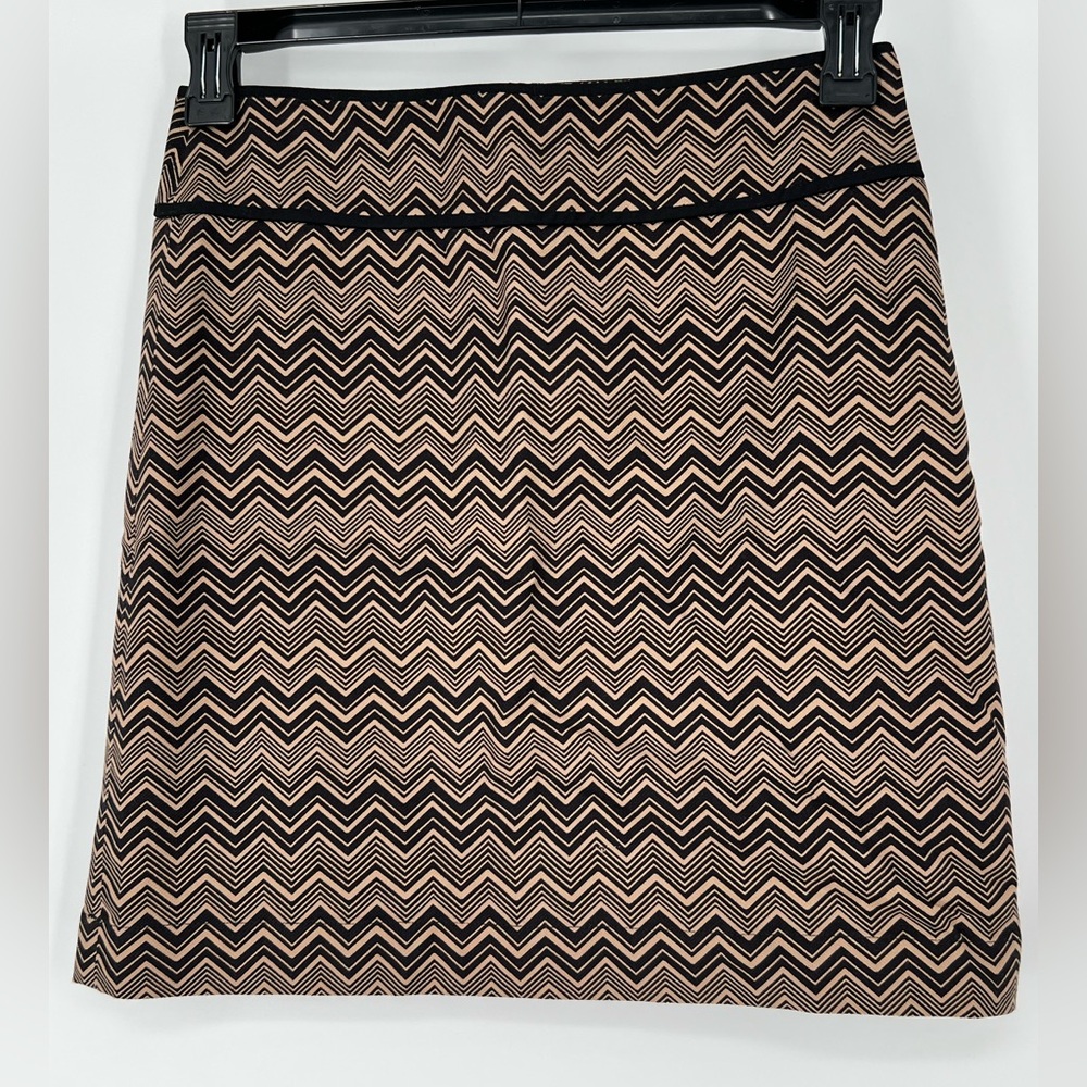 LOFT BROWN &  TAN ZIG ZAG ABOVE KNEE‎ A-LINE SKIRT, LINED, BACK ZIPPER